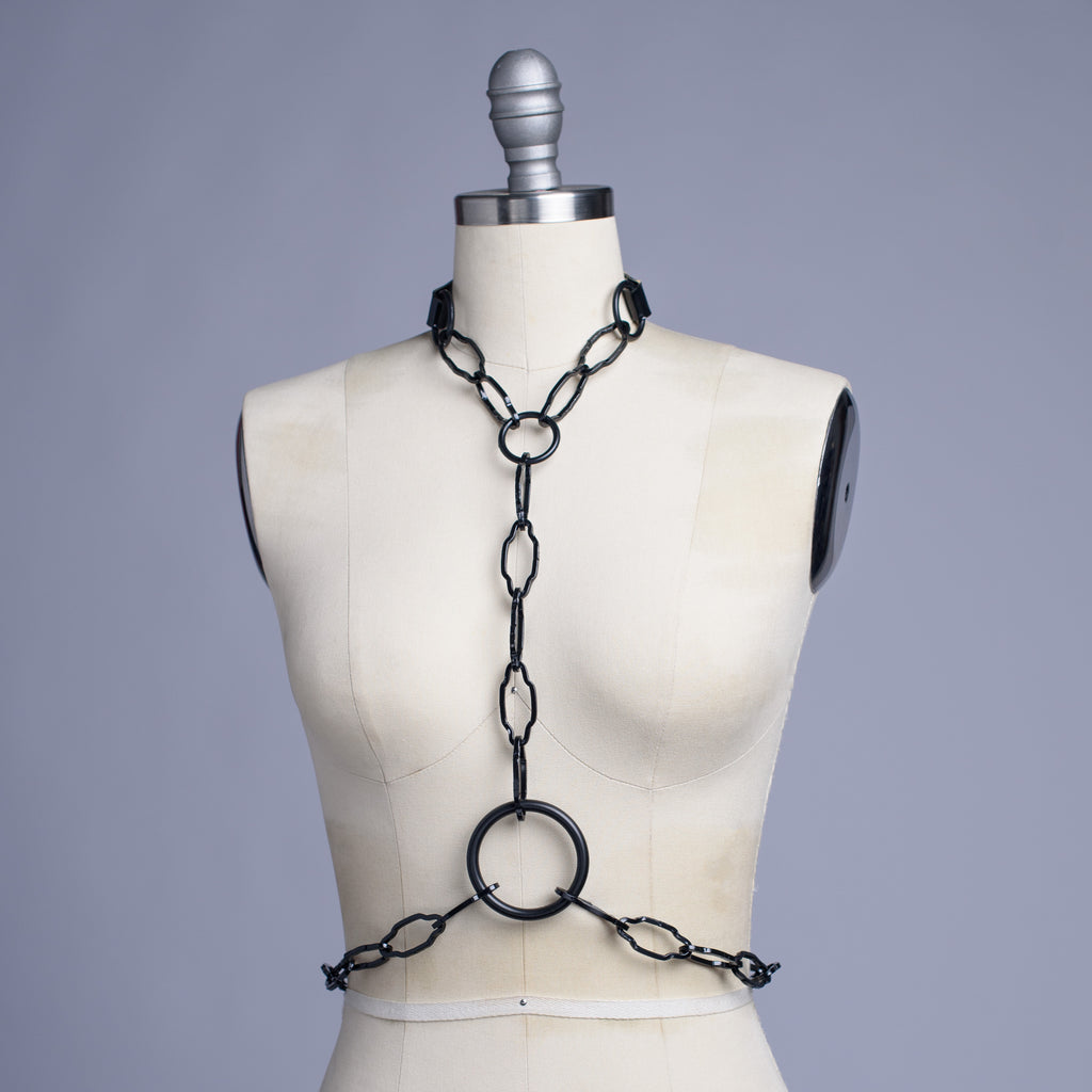 Chain discount harness belt