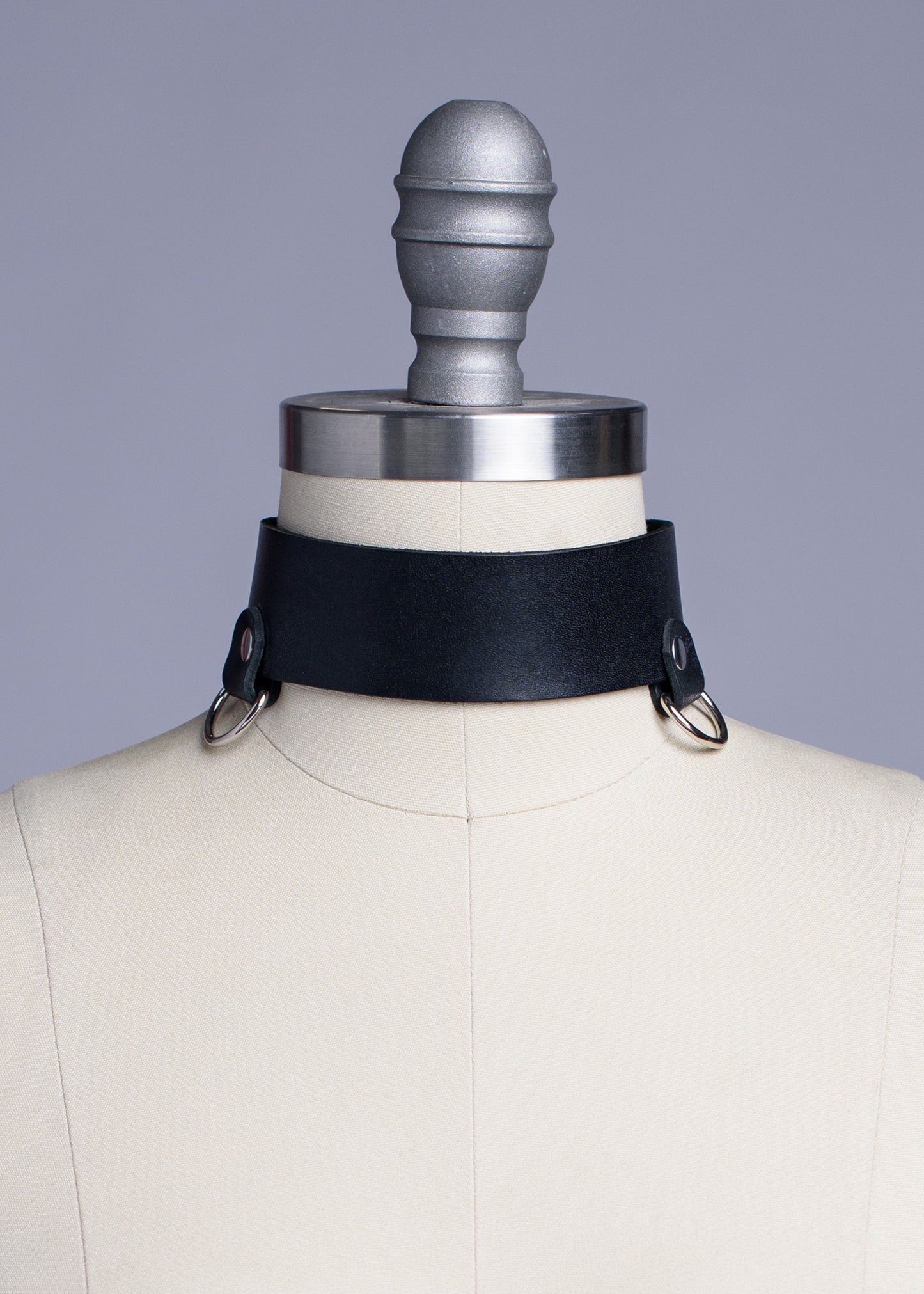 Minimal Dee Choker Collar