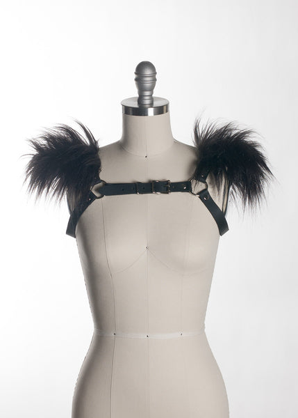 Gothic leather harness with faux fur shoulders - front - Apatico