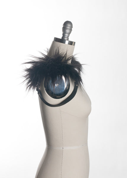Gothic leather harness with faux fur shoulders - Side - Apatico
