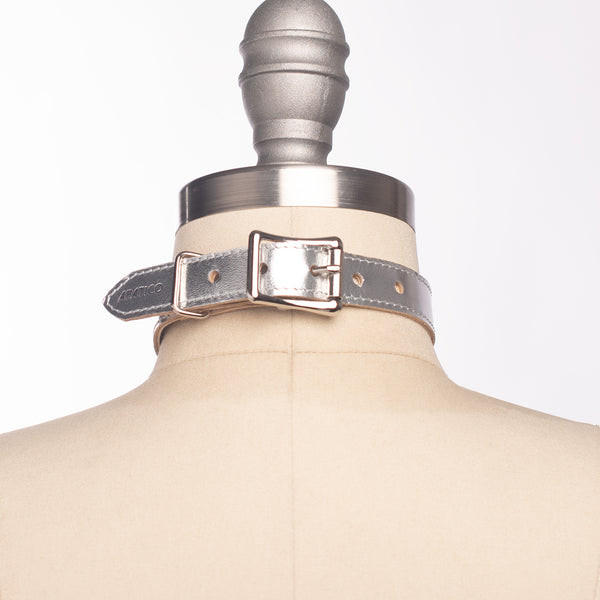 Metallic Oh Choker Collar