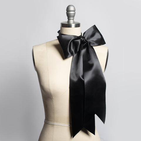 Oversized Bow Choker Collar