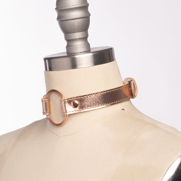 Metallic Oh Choker Collar
