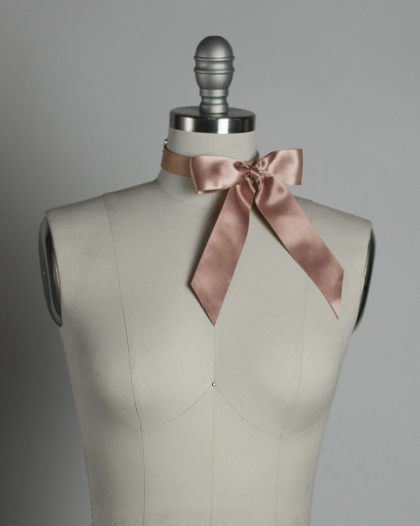 Apatico - Oversized Bow Choker Collar - Satin Ribbon - Gothic Doll